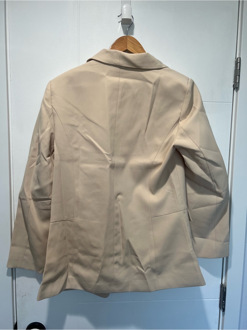 Women’s Kirundo Cream Shawl-Collar Blazer - Size Medium - Picture 4 of 5